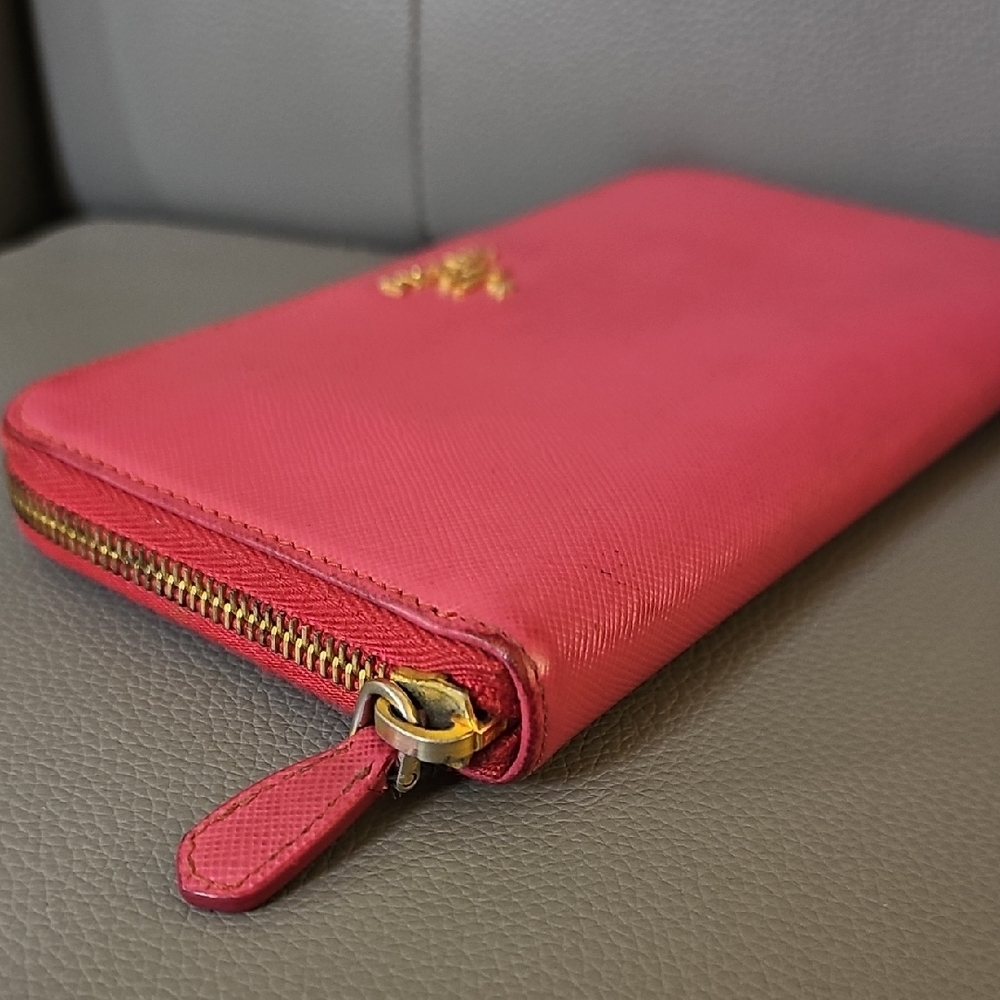 💖 Prada Pink Zippered Wallet 💖 - Picture 3 of 7